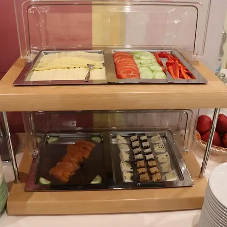 Regina Hotel 2*